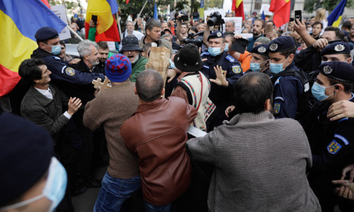 Protest antimască în Piața Universității