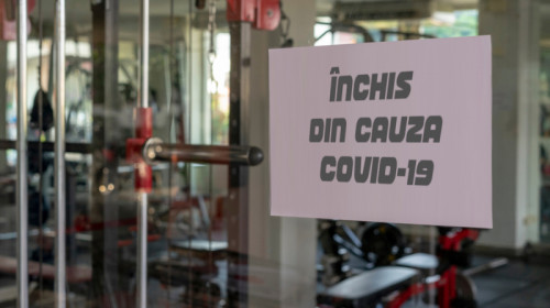 Sală de fitness forță închisă din cauza COVID-19, coronavirus, SARS-CoV-2, restricții