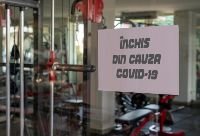 Sală de fitness forță închisă din cauza COVID-19, coronavirus, SARS-CoV-2, restricții