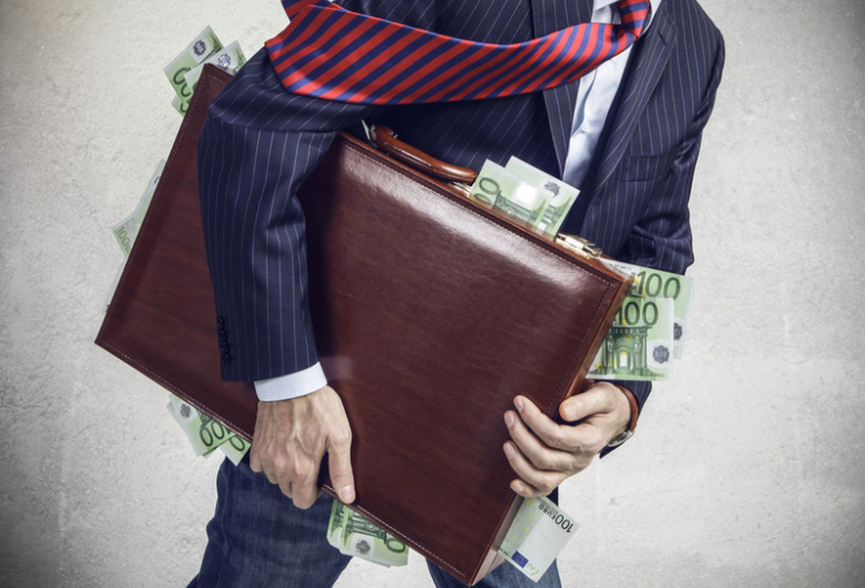 Avere ilicită, bani, mită, șpagă, corupție, euro, ilegal