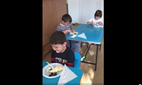 educatoare copil batut