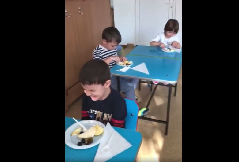 educatoare copil batut