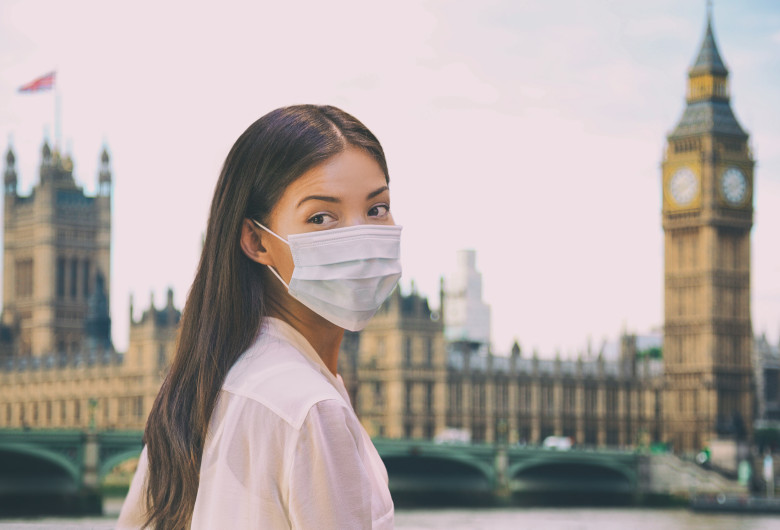 Londra femeie cu mască