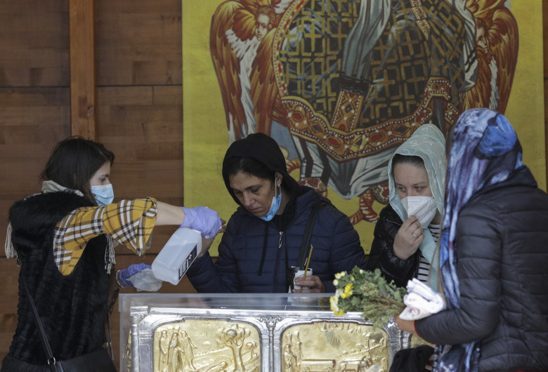 Credincioși la Sfântul Dimitrie, Patriarhie, BOR, moaște, raclă