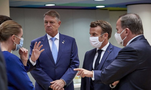 iohannis-fara-masca-macron-summit-ue