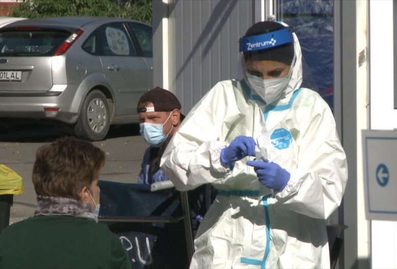 Test de coronavirus, COVID-19, SARS-CoV-2, medic, viziere, tampon, Sibiu