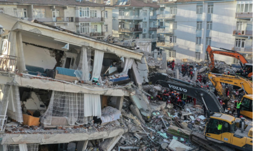 Cutremur în Turcia, Izmir, clădiri prăbușite, dărâmături, căutări după supraviețuitori