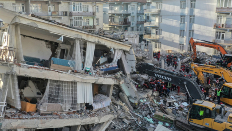 Cutremur în Turcia, Izmir, clădiri prăbușite, dărâmături, căutări după supraviețuitori