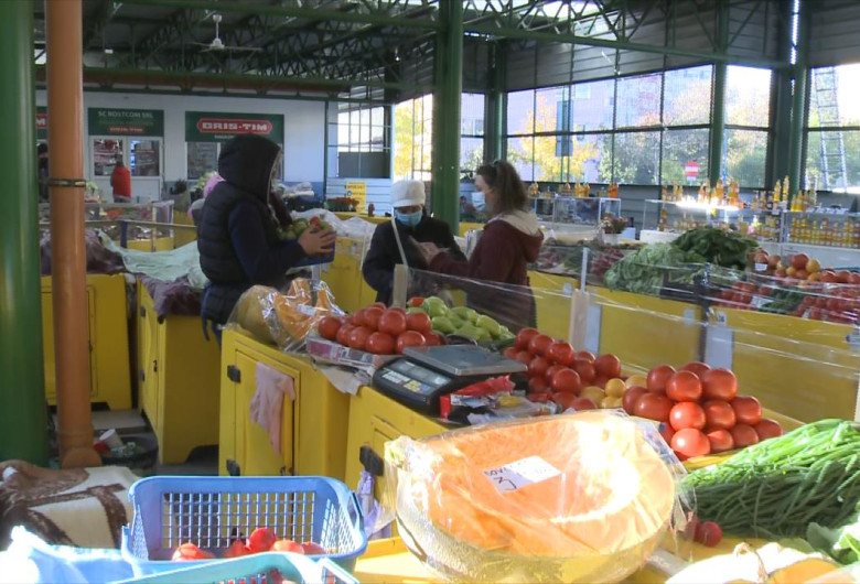 Piață agroalimentară, legume, mâncare, cumpărături, verdeață, roșii, castraveți, dovleac