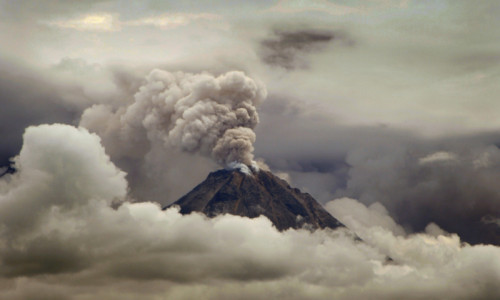 Vulcan din Indonezia, Muntele Merapi, erupție, lavă, cenușă