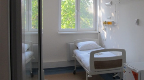 Spitalul Județean Alba Iulia, salon cu pat de pacient, sanitar