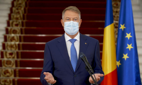 Klaus Iohannis cu mâinile deschise