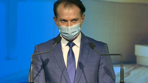 Florin Cîțu se uită pe sub ochi