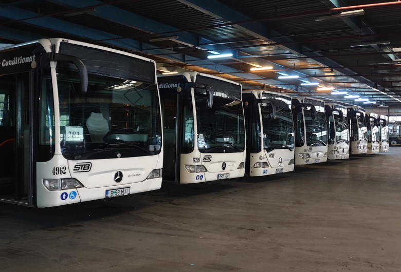 Autobuze STB în depou, transport în comun, Otokar