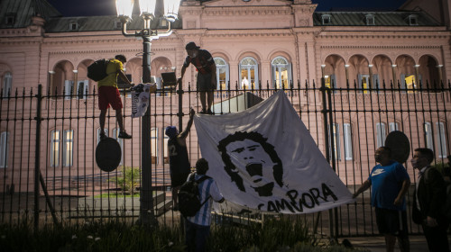 Argentinians Shocked By Sudden Death of Diego Maradona