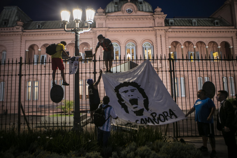 Argentinians Shocked By Sudden Death of Diego Maradona