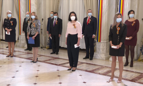 Medici decorați de Klaus Iohannis la Cotroceni