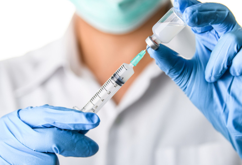 Vaccin, injecție, ser, doză de imunizare, doctor, medic, asistent, sanitar