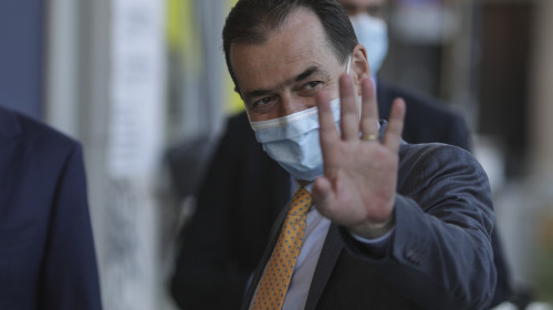 Ludovic Orban face PA cu mâna