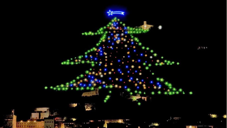Cel mai mare brad de Crăciun din lume, în Gubbio, Italia