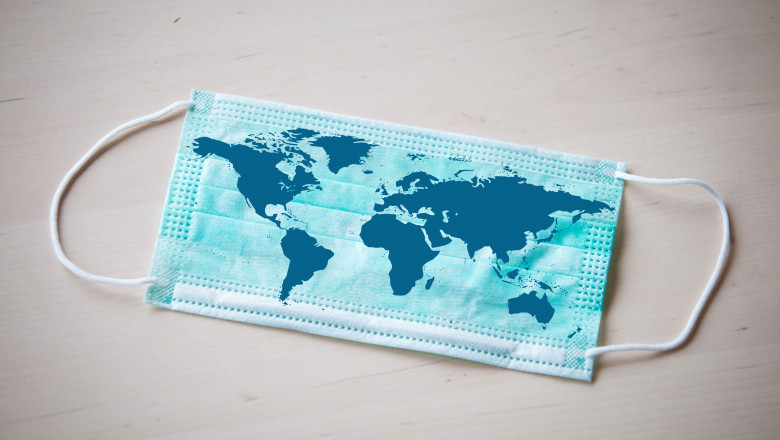 Masca Covid imprimată cu harta lumii