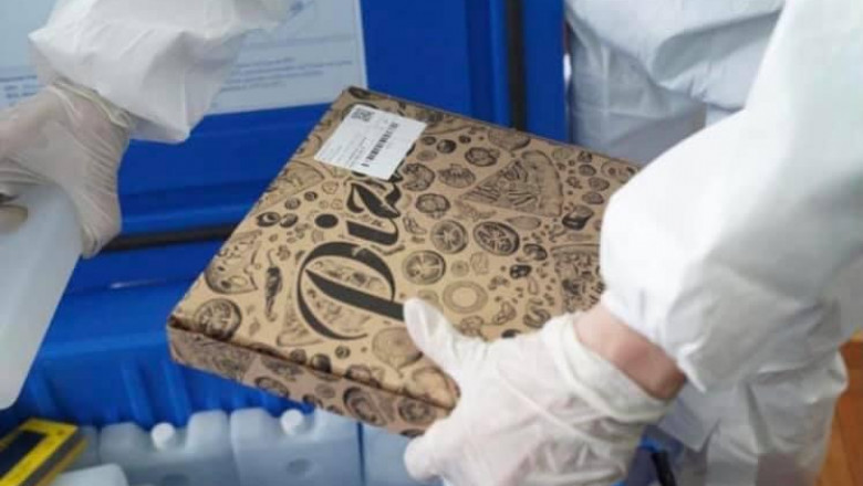 Vaccin anti-COVID-19 livrat în cutii de pizza la Spitalul din Slobozia