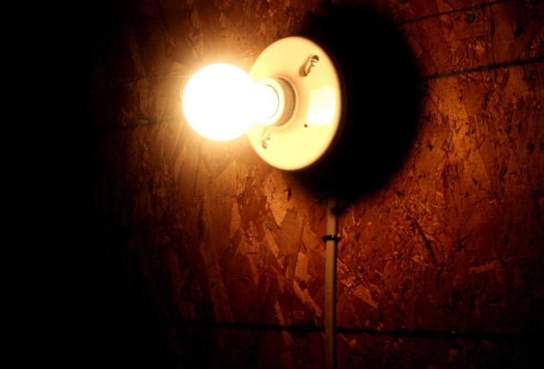 Bec, lumină, curent electric, energie electrică