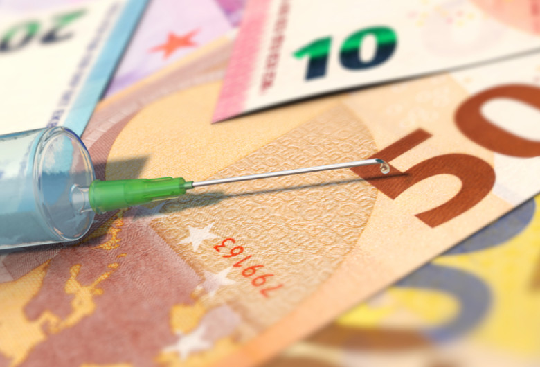 Euro cu vaccin, seringă, injecție, bani de imunizare, coronavirus, COVID-19, SARS-CoV-2