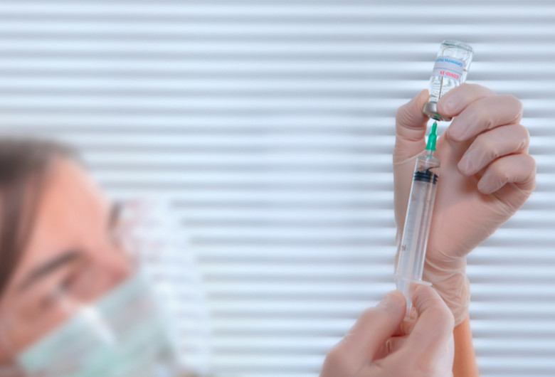 Vaccin, imunizare, ser, doză, seringă, injecție, coronavirus, COVID-19, SARS-CoV-2