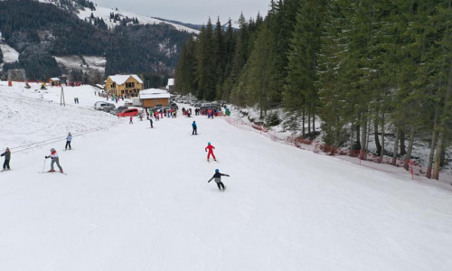 Pârtie din Bucovina, zăpadă, turism, munte, sporturi de iarnă, schiuri,săniuș,relaxare,concediu, vacanța de iarnă