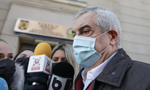 Călin Popescu Tăriceanu la DNA cu mască