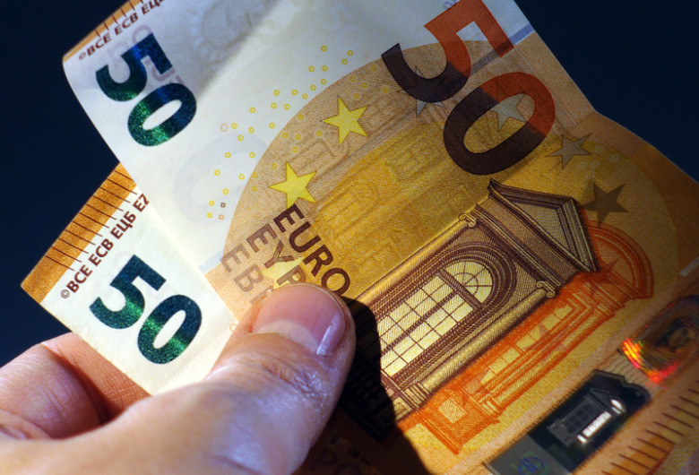 Bancnote de euro, bani