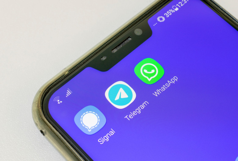 Aplicații de mesagerie online Signal, Telegram, WhatsApp, mesaje, chat, online, telefon mobil, smartphone, internet