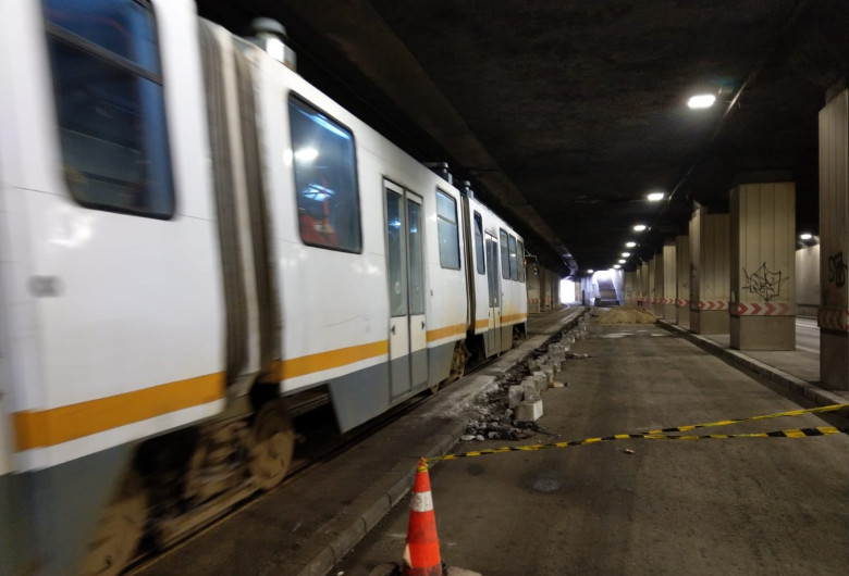 Stație de tramvai la Pasajul Piața Victoriei