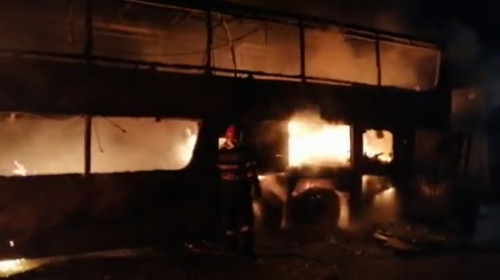 Un autocar cu 44 de pasageri a luat foc pe A1, aproape de Sibiu/ Sursa: ISU Sibiu