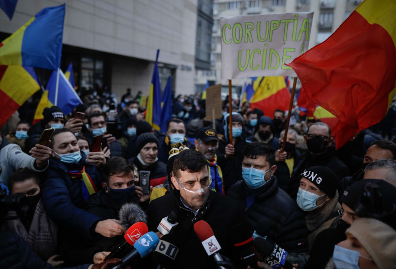 Protest La Ministerul SÄƒnÄƒtÄƒÈ›ii ReprezentanÈ›ii Aur Ii Cer Demisia Lui Vlad Voiculescu