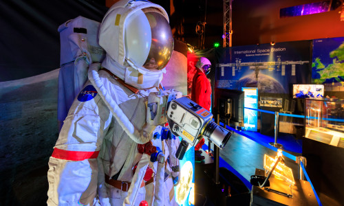 Astronaut la expoziție spațială