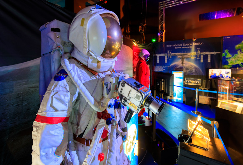 Astronaut la expoziție spațială
