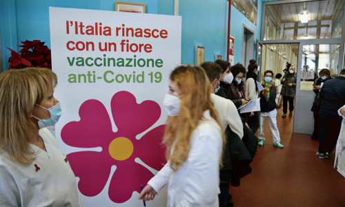 Vaccinare anti-coronavirus, COVID-19, SARS-CoV-2 în Italia, imunizare, ser, doze, Lombardia