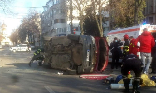 Ambulanță răsturnată în Brăila