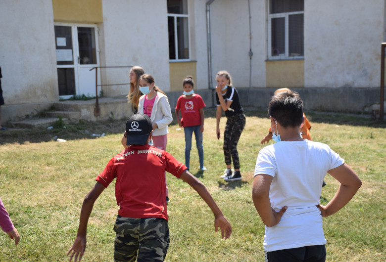 Bullying la școală, elevi, copii, curte, educație, bătaie, agresori