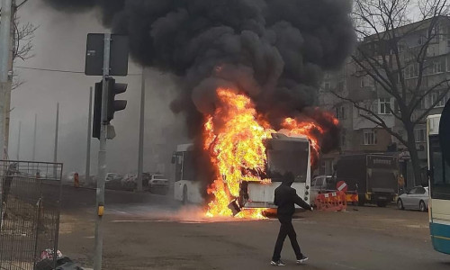 Autobuz în flăcări la Galați