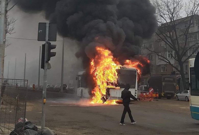 Autobuz în flăcări la Galați