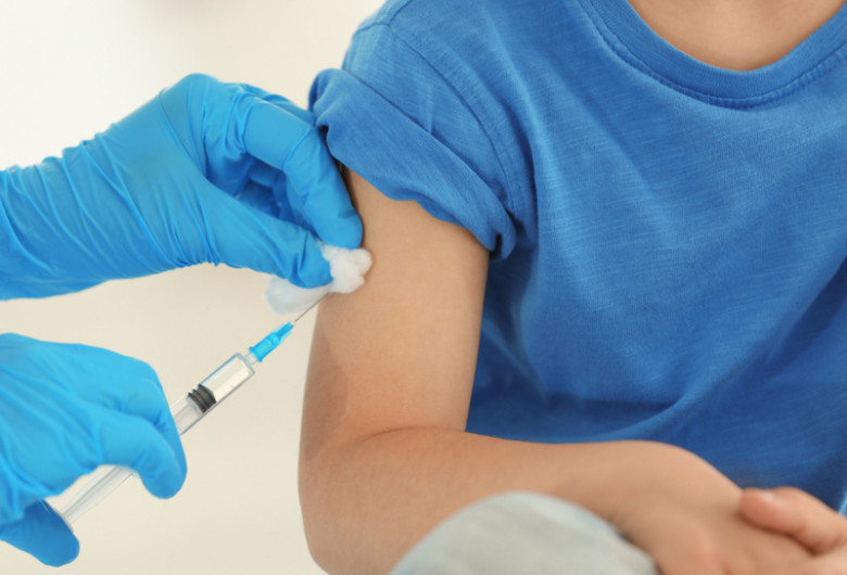 Vaccin împotriva COVID-19, coronavirus, SARS-CoV-2, imunizare, injecție, ser, doze, seringă