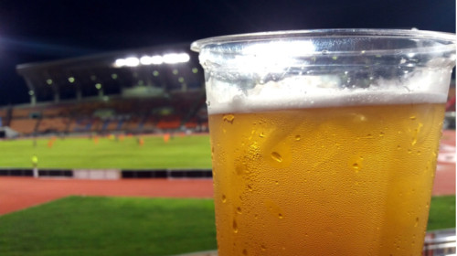 Bere pe stadionul de fotbal