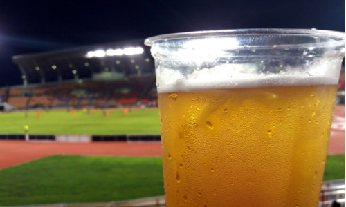 Bere pe stadionul de fotbal