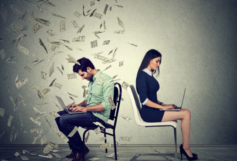 Diferențe de bani la salariu, leafă, între bărbați și femei, muncă, serviciu, plată, renumerație, câștiguri, venituri
