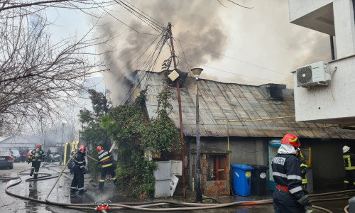 Incendiu la un garaj din Sectorul 4