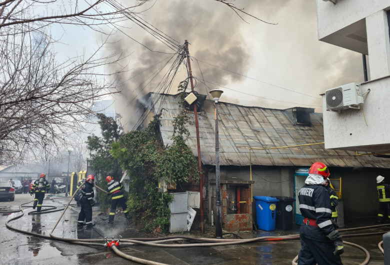 Incendiu la un garaj din Sectorul 4