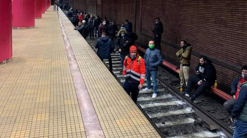 Grevă la metrou, Metrorex, sindicaliși pe șine lângă peron